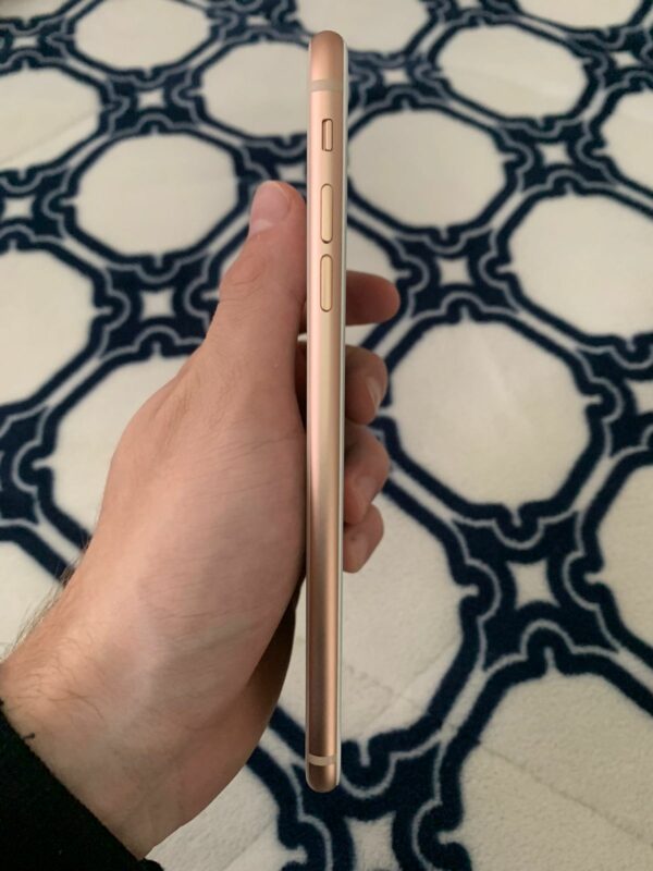 iPhone 8 Plus - Image 9