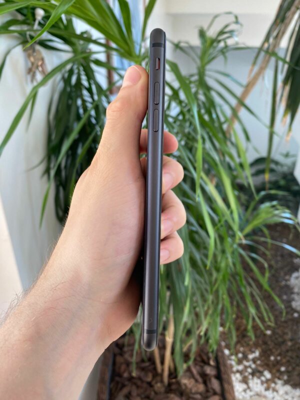 iPhone 8 Plus - Image 4