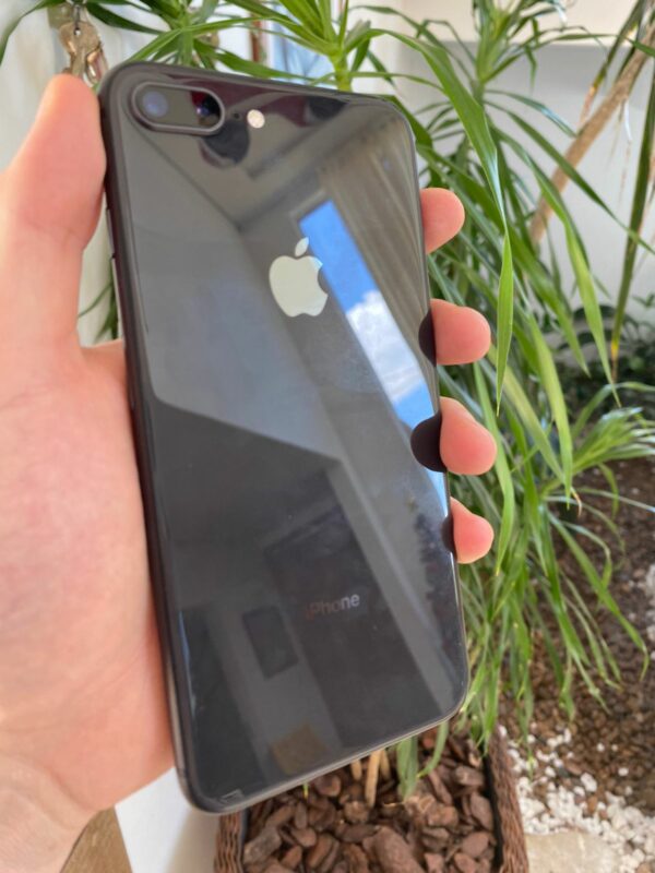 iPhone 8 Plus - Image 3